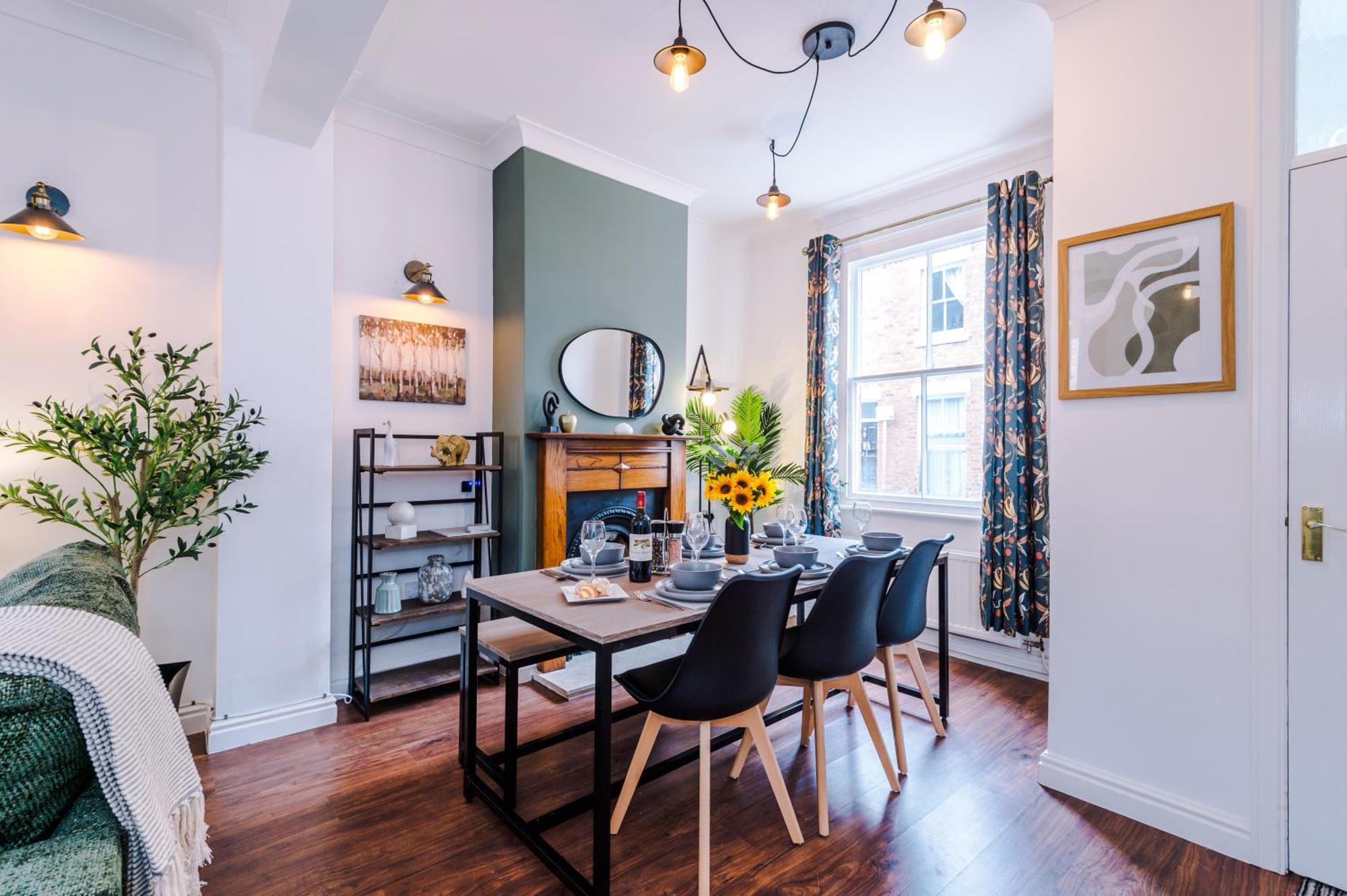 New! Stunning 2-Bed City-Centre Home In Chester By 53 Degrees Property - Ideal For Couples & Groups - Sleeps 6! المظهر الخارجي الصورة