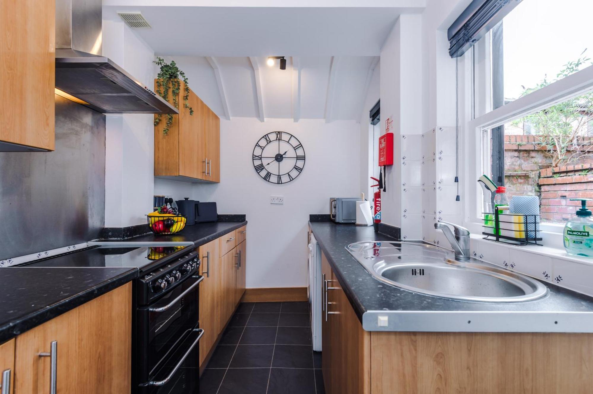 New! Stunning 2-Bed City-Centre Home In Chester By 53 Degrees Property - Ideal For Couples & Groups - Sleeps 6! المظهر الخارجي الصورة