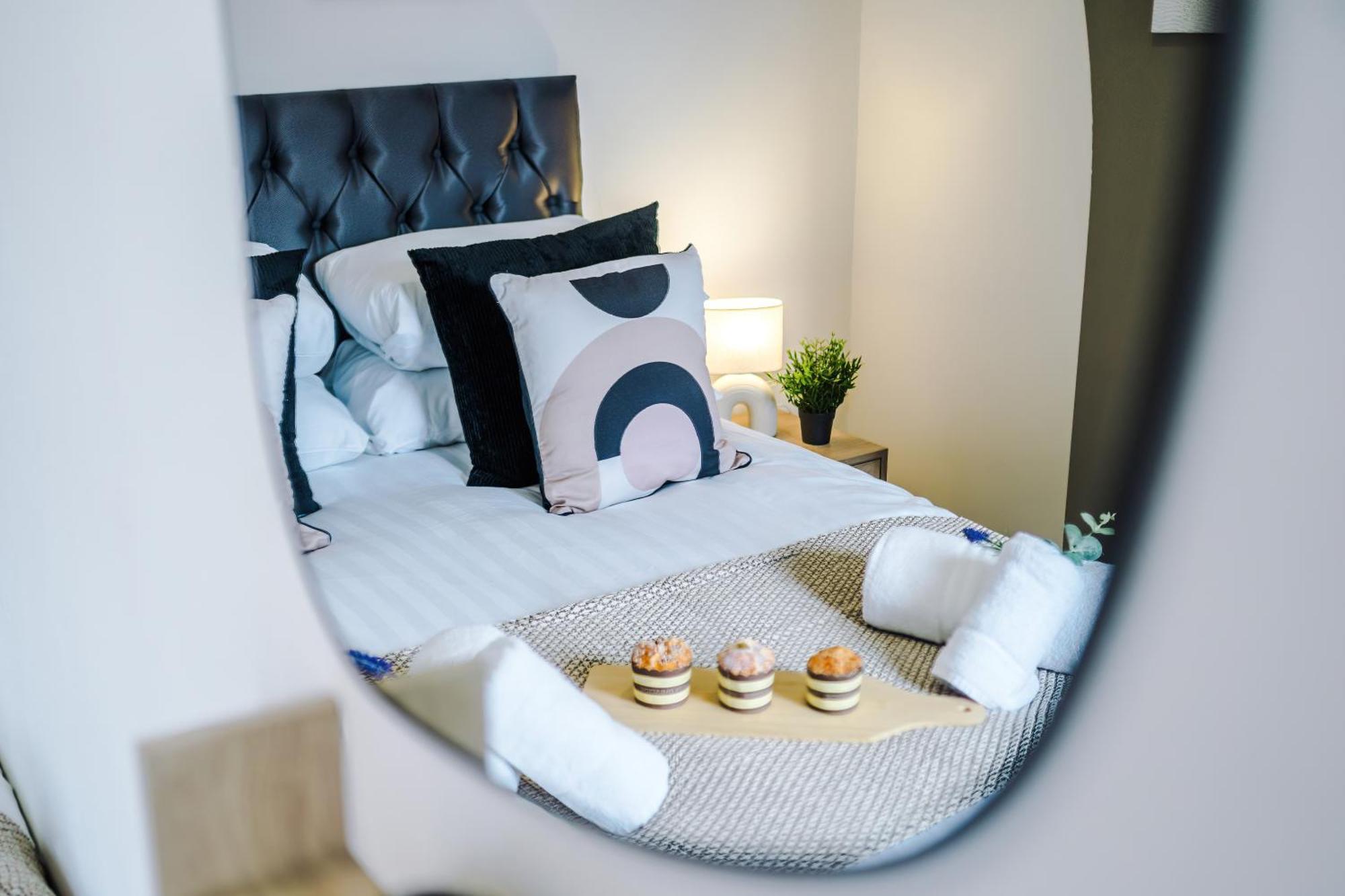 New! Stunning 2-Bed City-Centre Home In Chester By 53 Degrees Property - Ideal For Couples & Groups - Sleeps 6! المظهر الخارجي الصورة