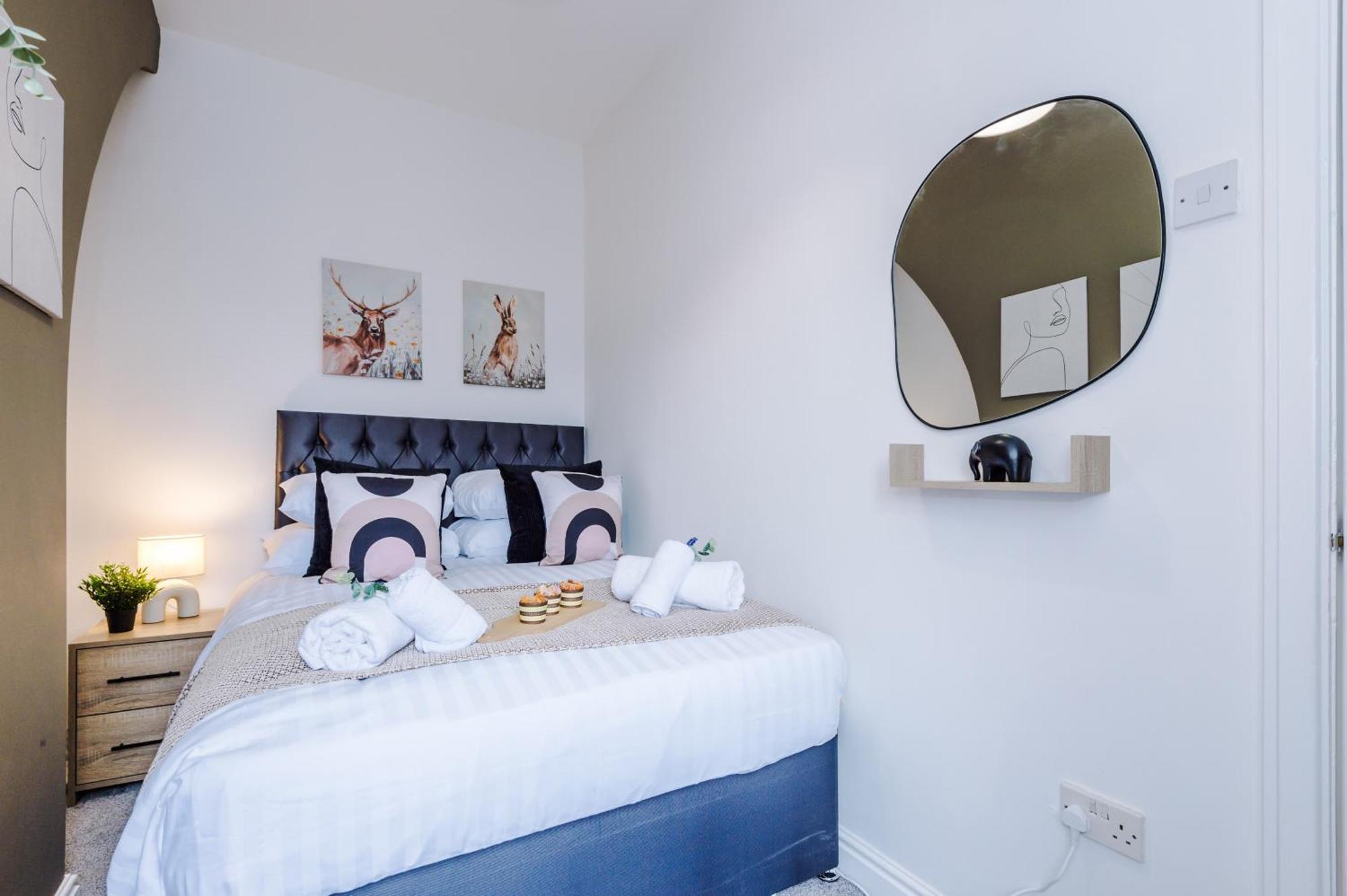 New! Stunning 2-Bed City-Centre Home In Chester By 53 Degrees Property - Ideal For Couples & Groups - Sleeps 6! المظهر الخارجي الصورة