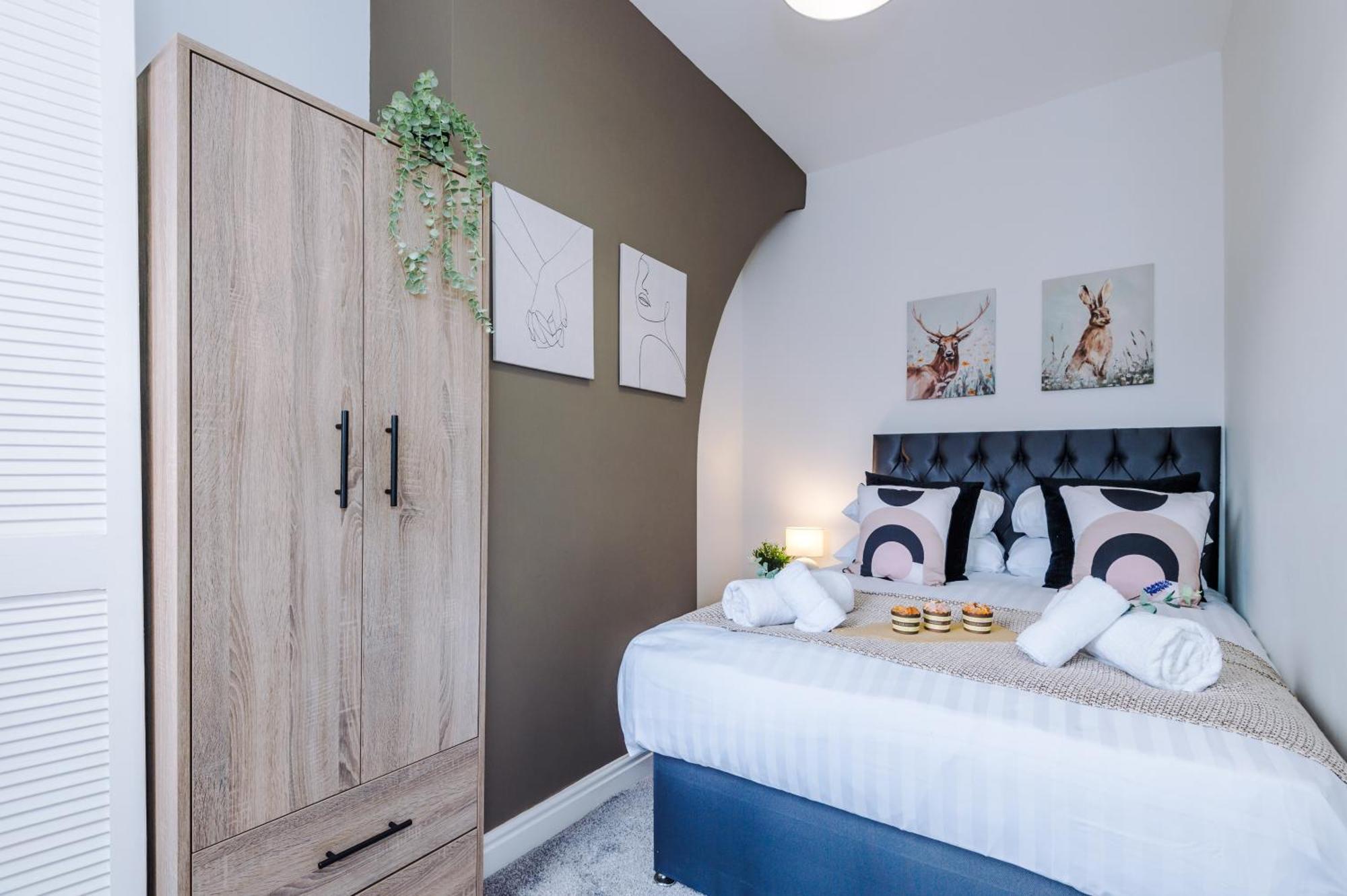 New! Stunning 2-Bed City-Centre Home In Chester By 53 Degrees Property - Ideal For Couples & Groups - Sleeps 6! المظهر الخارجي الصورة