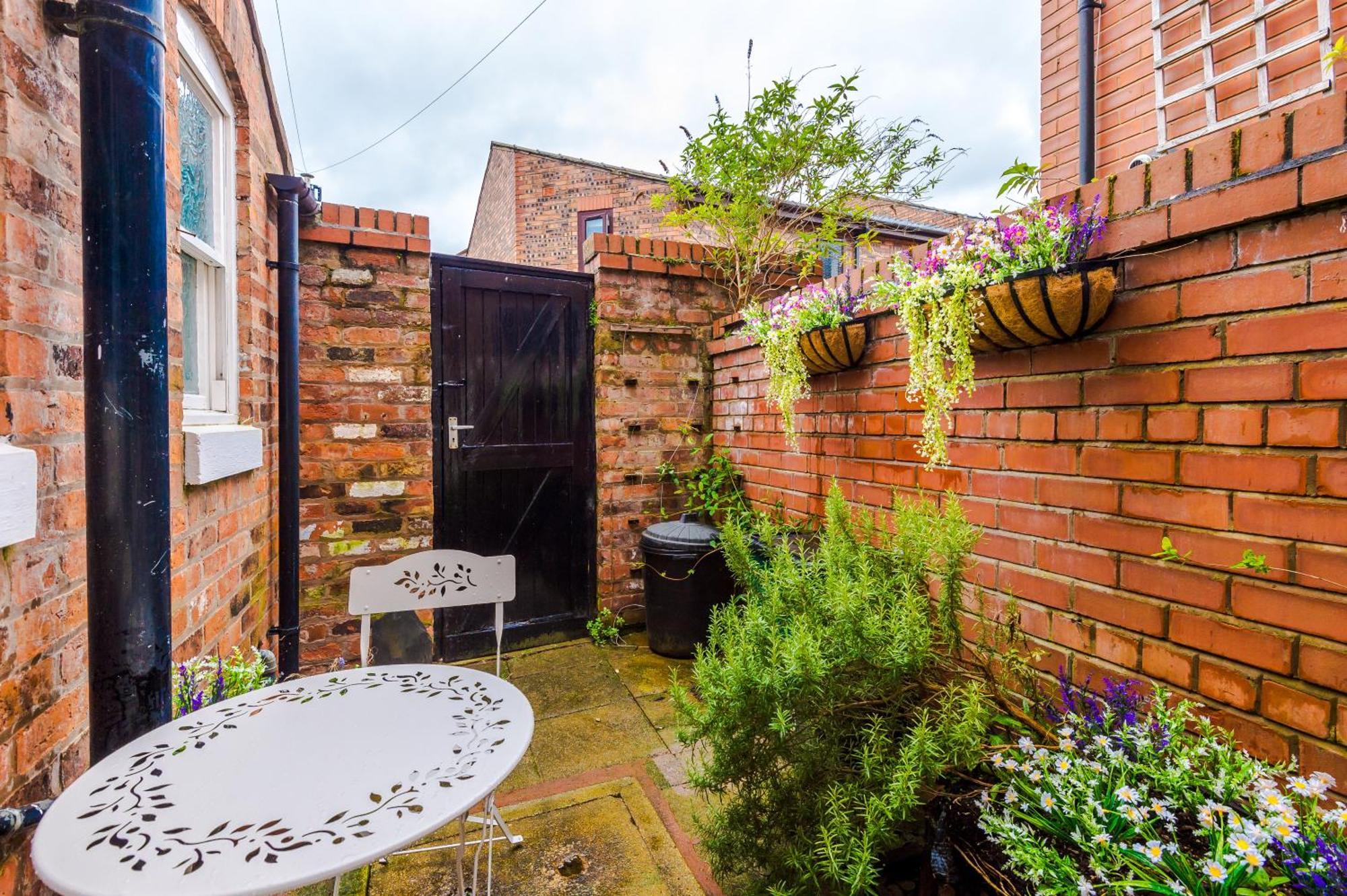 New! Stunning 2-Bed City-Centre Home In Chester By 53 Degrees Property - Ideal For Couples & Groups - Sleeps 6! المظهر الخارجي الصورة